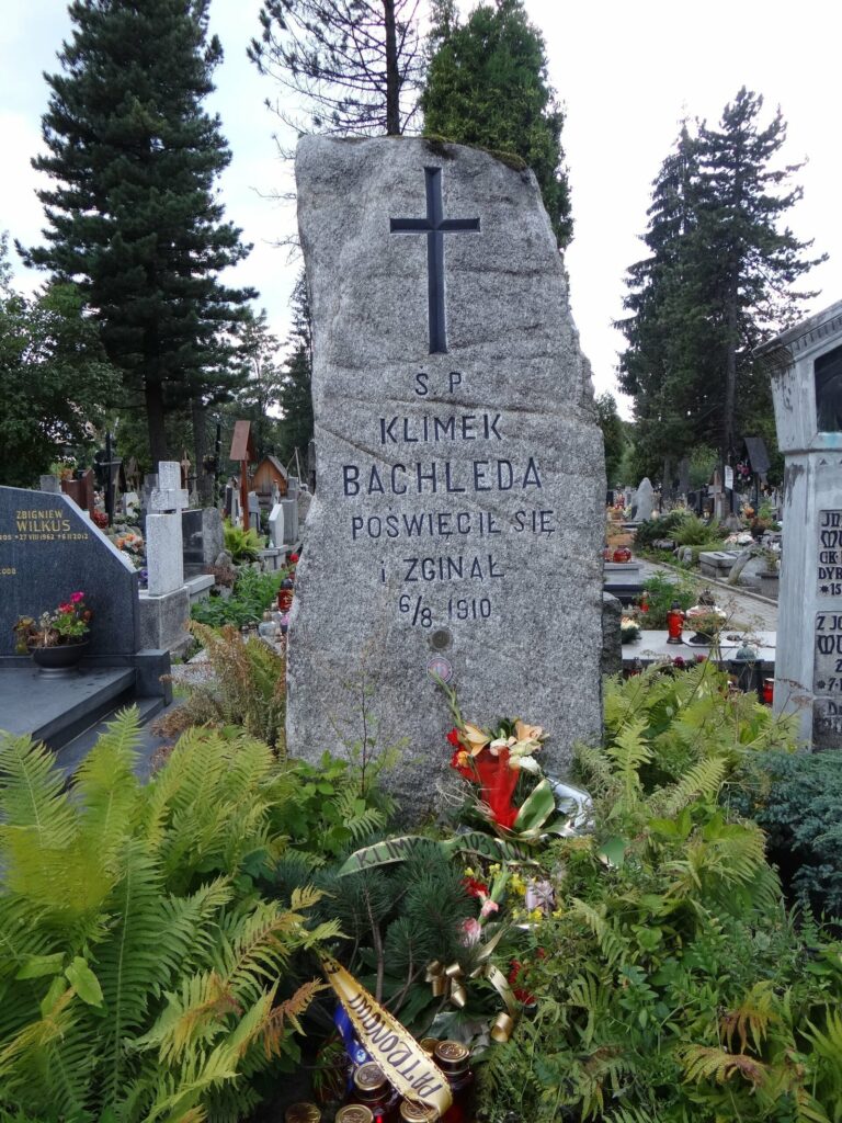 Grób Klimka Bachledy na Nowym Cmentarzu w Zakopanem