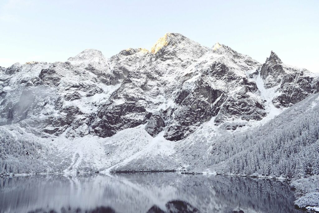 Morskie Oko z Mnichem i Mięguszowieckimi Szczytami