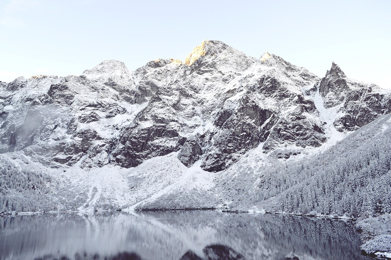 Morskie Oko z Mnichem i Mięguszowieckimi Szczytami