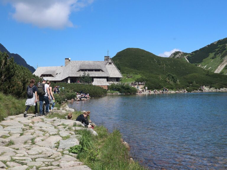 Tatry z noclegiem w schronisku