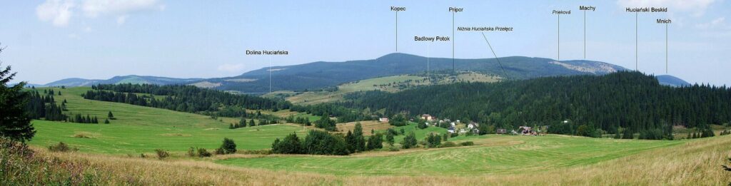 Pogórze Skoruszyńskie spod Wyżniej Huciańskiej Przełęczy