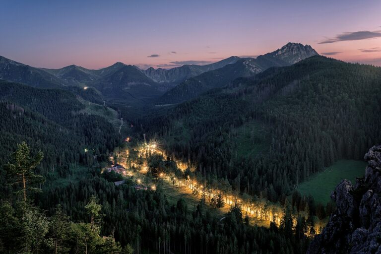 Nosal i panorama Tatr