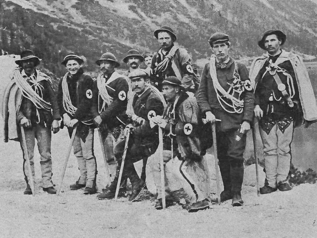 Ratownicy pogotowia tatrzańskiego podczas poszukiwań prof. Weissa w 1909 roku, w środku Mariusz Zaruski